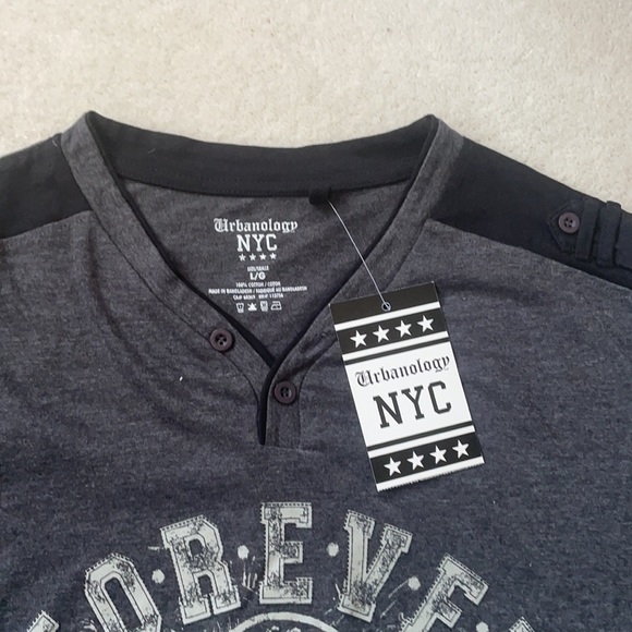 ☔️ NWT Men’s long sleeve graphic Henley - Picture 3 of 5